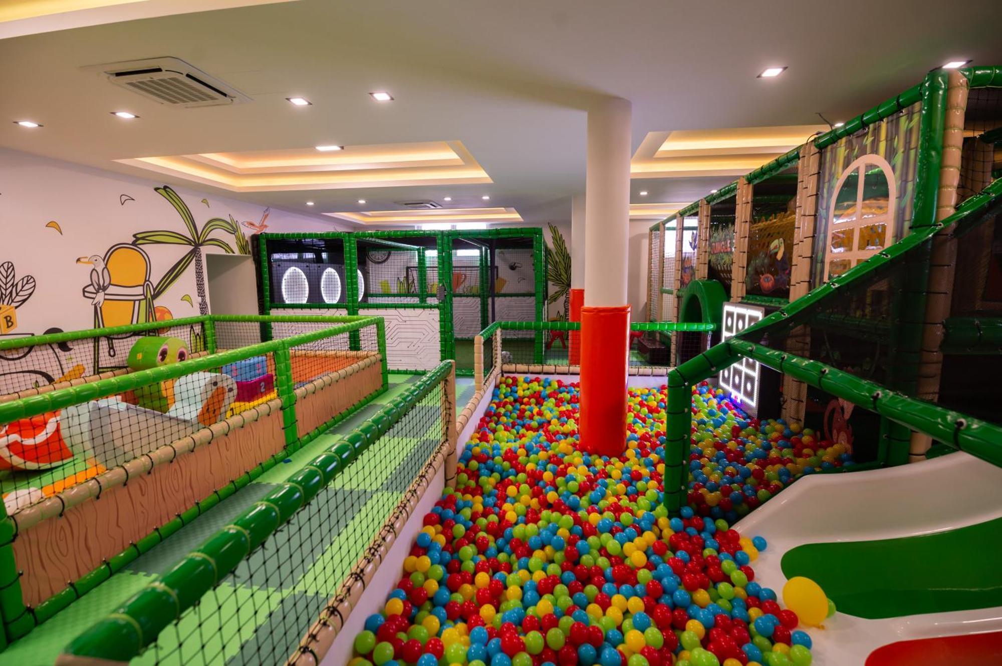 Hotel Nest Bijeljina Buitenkant foto