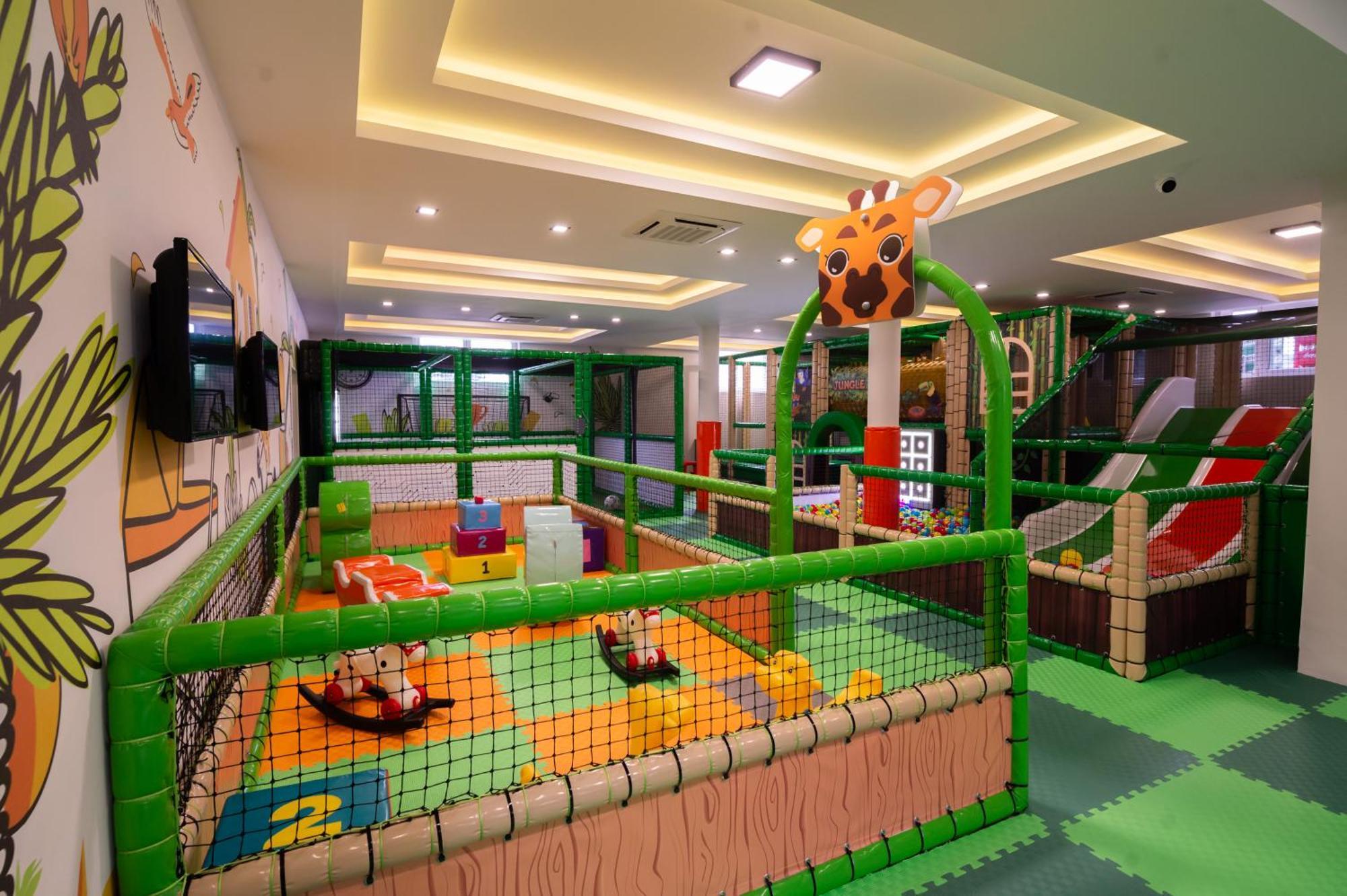 Hotel Nest Bijeljina Buitenkant foto