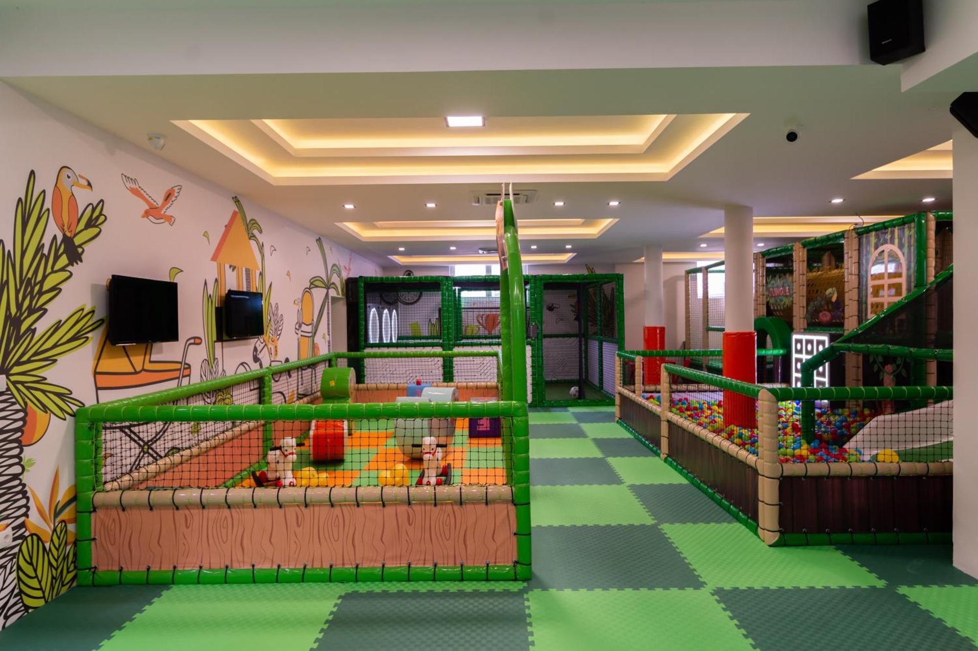 Hotel Nest Bijeljina Buitenkant foto