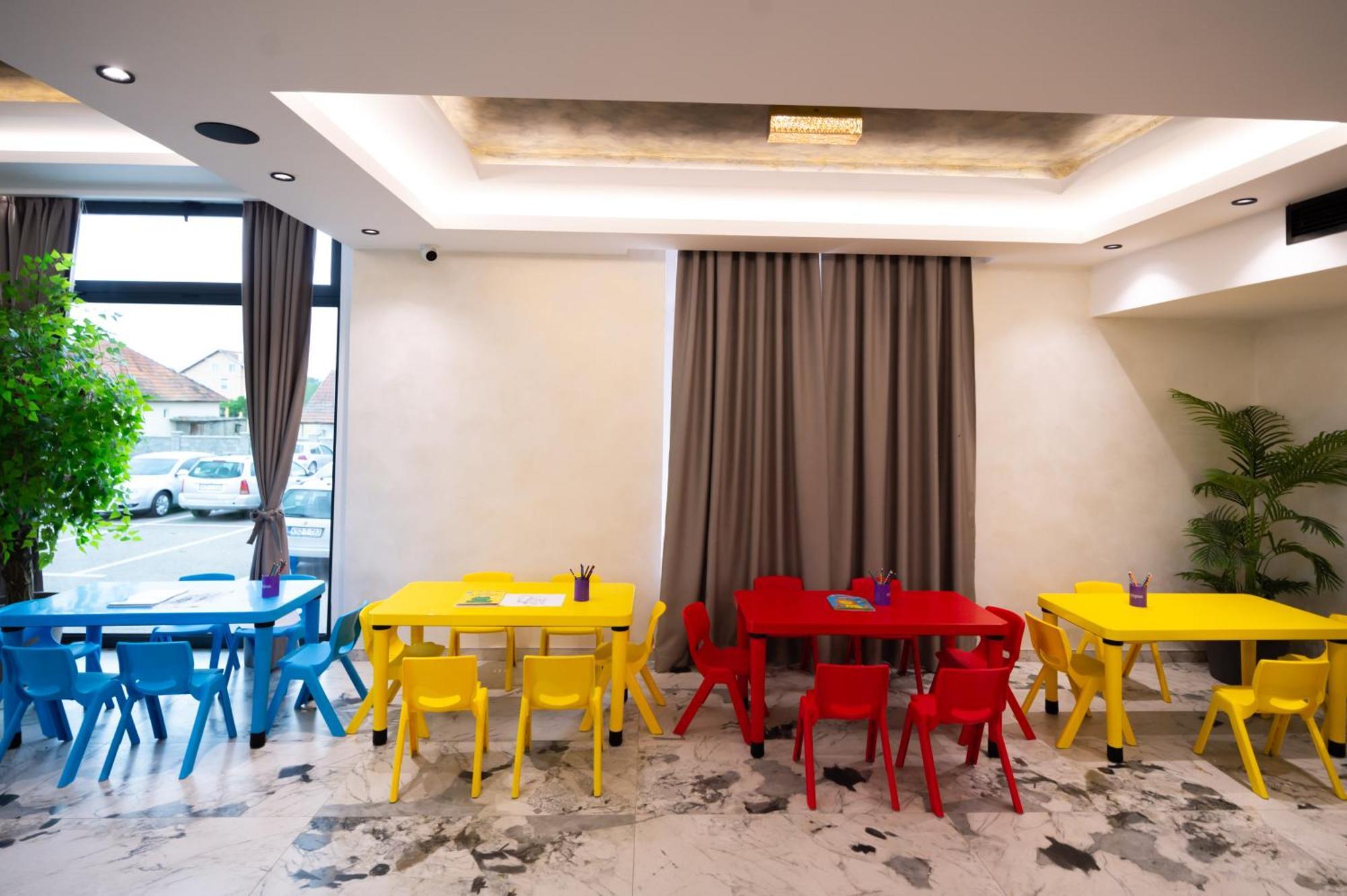 Hotel Nest Bijeljina Buitenkant foto