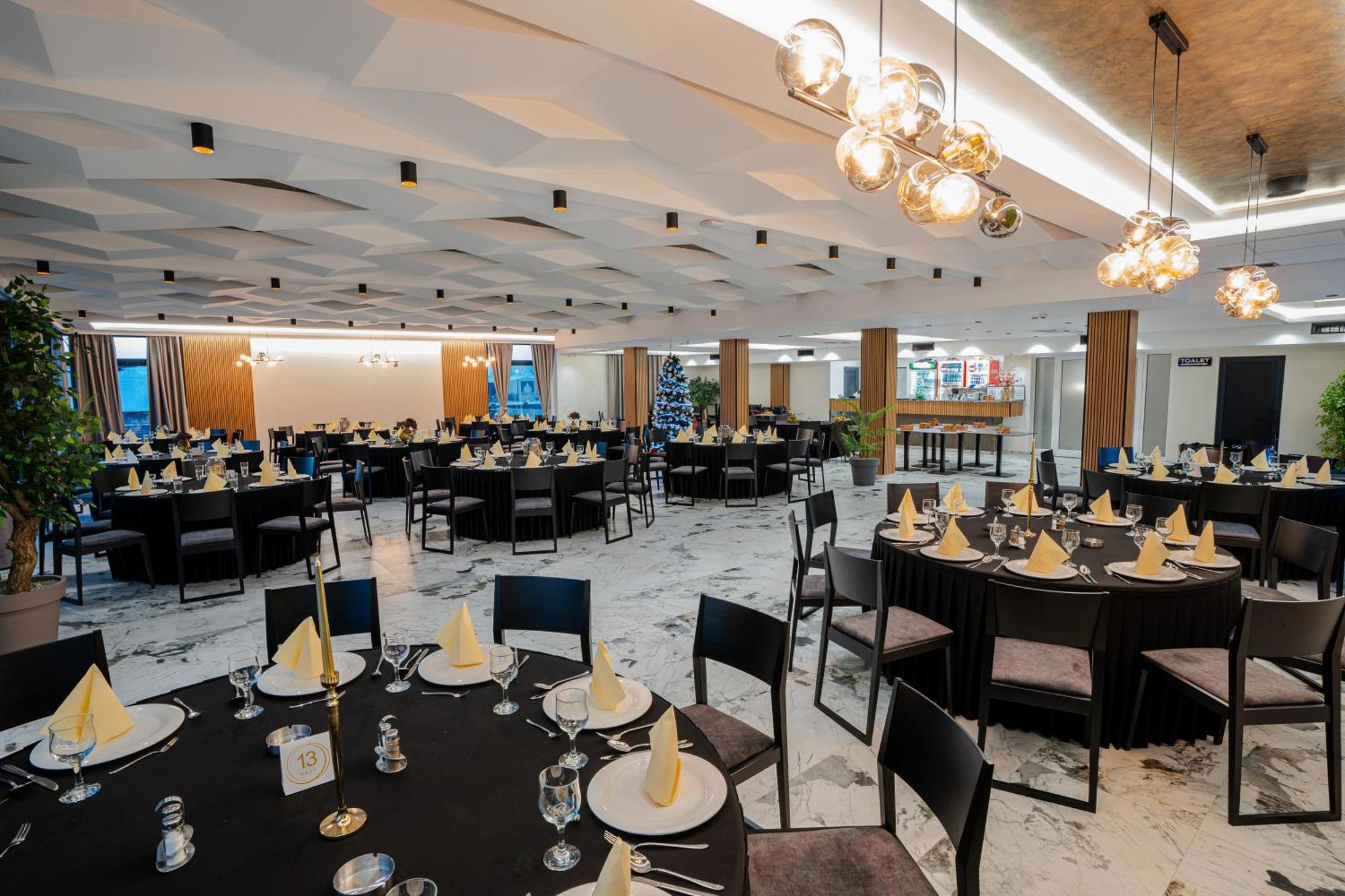 Hotel Nest Bijeljina Buitenkant foto