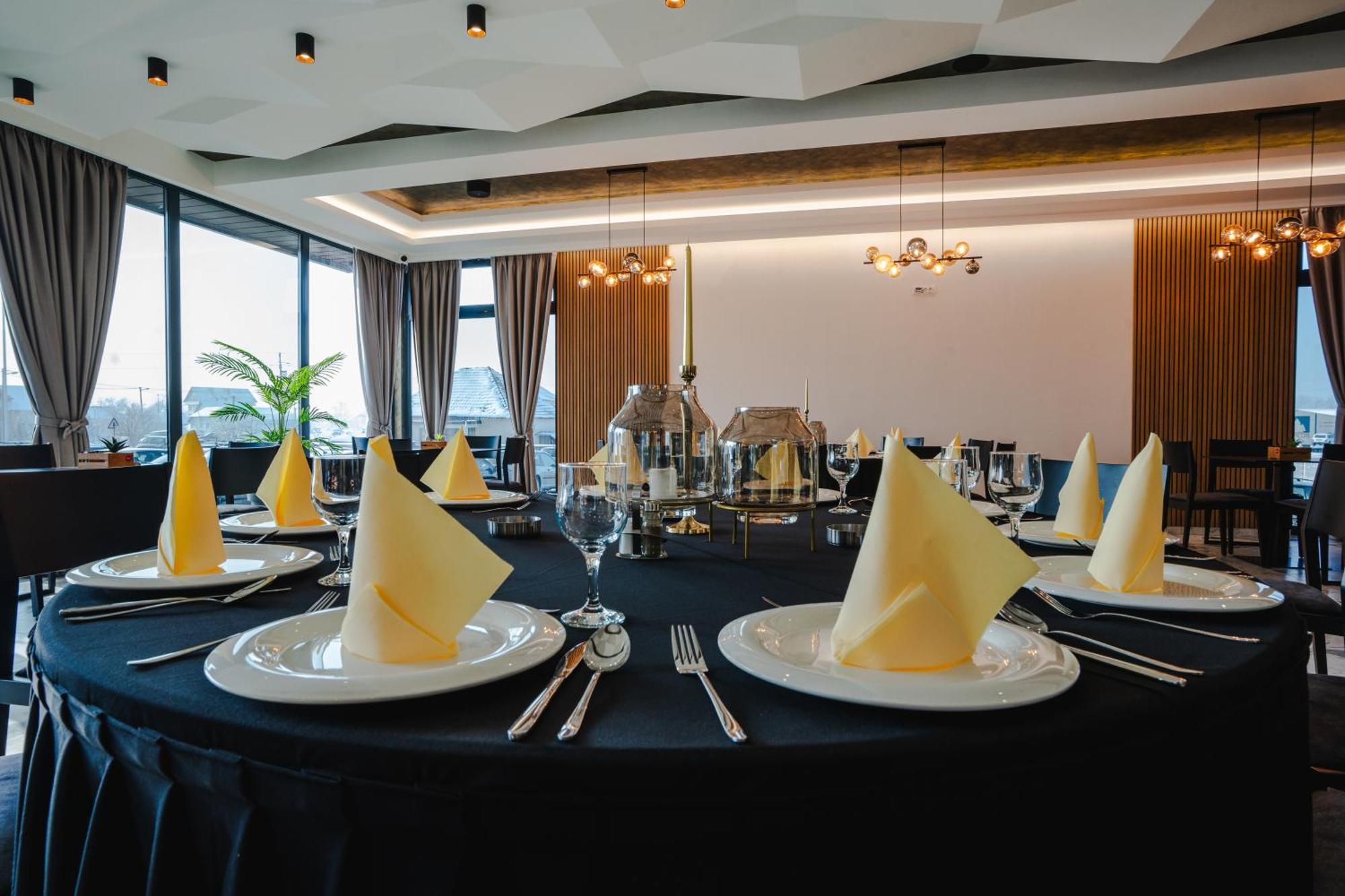 Hotel Nest Bijeljina Buitenkant foto