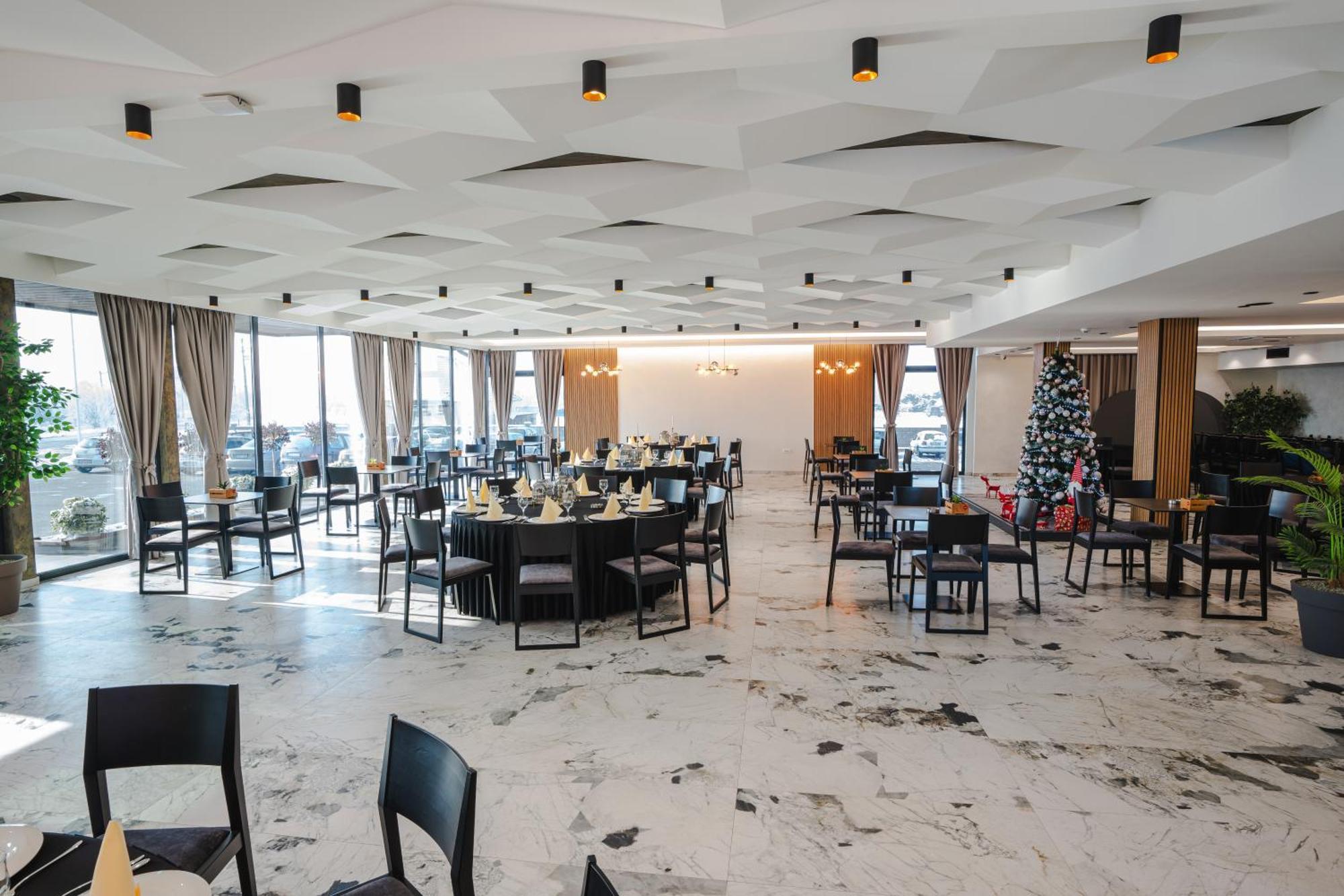 Hotel Nest Bijeljina Buitenkant foto